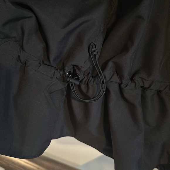 Grey lululemon rain jacket size 8-10 - Picture 5 of 9